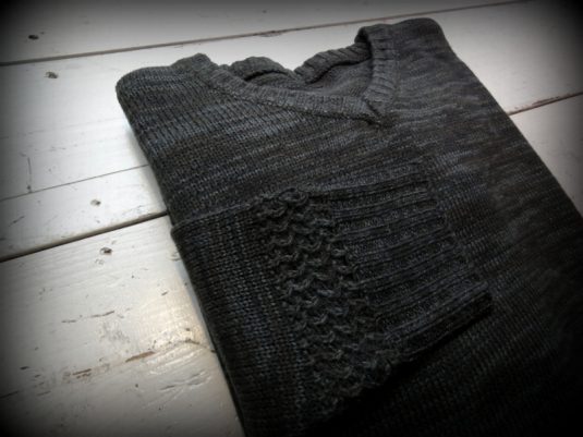 GNARLY GALLERY V-Neck Knit Sweater