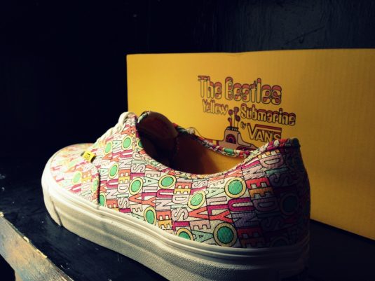 Vans AUTHENTIC “THE BEATLES”ALL YOU NEED IS LOVE